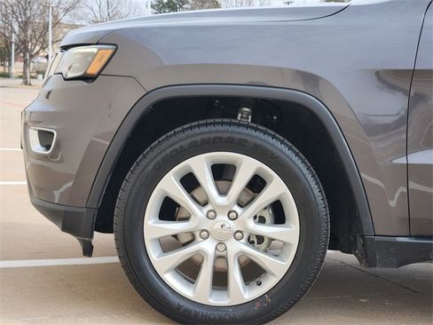 Used 2017 Jeep Grand Cherokee Limited w/ Luxury Group II image 8