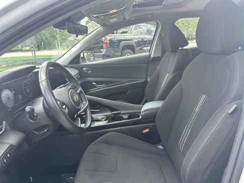 Used 2025 Hyundai Elantra SEL FWD image 23