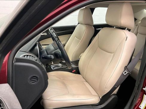 Used 2018 Chrysler 300 Limited w/ Light Group image 16