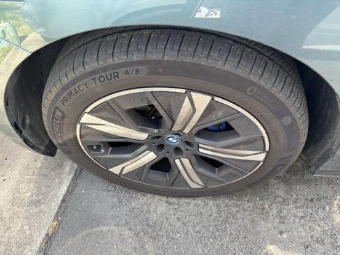 Used 2023 BMW iX xDrive50 w/ Premium Package image 32