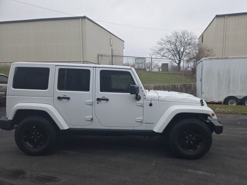 Used 2015 Jeep Wrangler Unlimited Sahara image 4