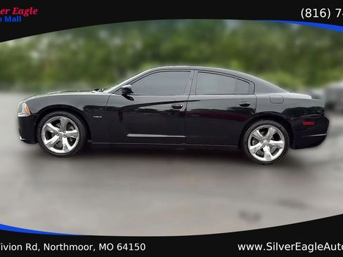 Used 2014 Dodge Charger R/T RWD image 2