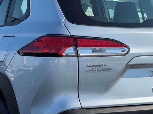 Used 2022 Toyota Corolla Cross L image 9
