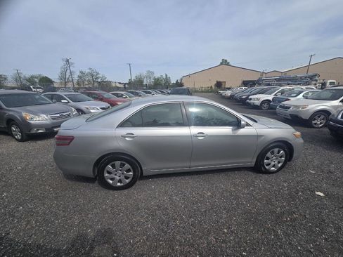 Used 2010 Toyota Camry LE FWD image 9