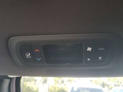 New 2026 Chrysler Pacifica Select image 14