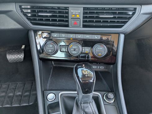 Used 2024 Volkswagen Jetta SE image 19