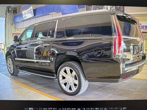 Used 2019 Cadillac Escalade ESV Premium Luxury image 2