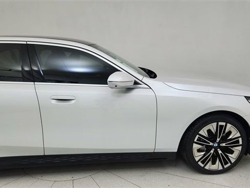 Used 2025 BMW 540i xDrive image 8