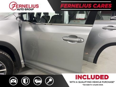 Used 2017 Toyota Highlander XLE w/ Carpet Mat Package AWD/4WD image 13