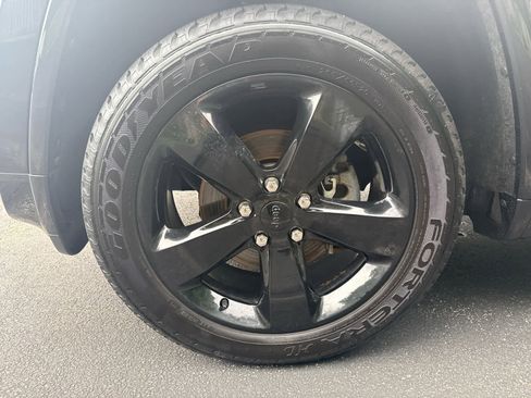 Used 2015 Jeep Grand Cherokee Altitude AWD/4WD image 9