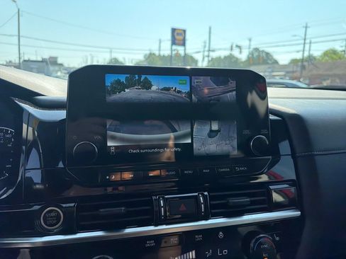 Used 2022 Nissan Pathfinder SL AWD/4WD image 28