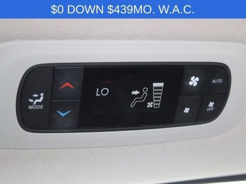 Used 2023 Chrysler Pacifica Touring-L image 30