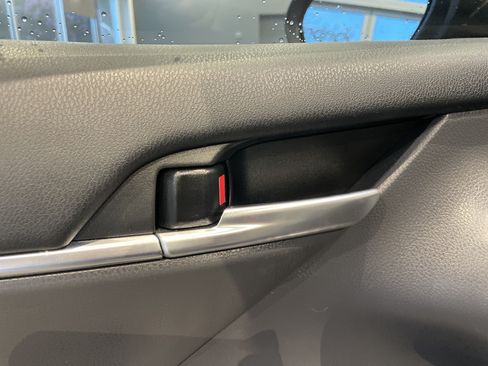Used 2024 Toyota Camry SE FWD image 15