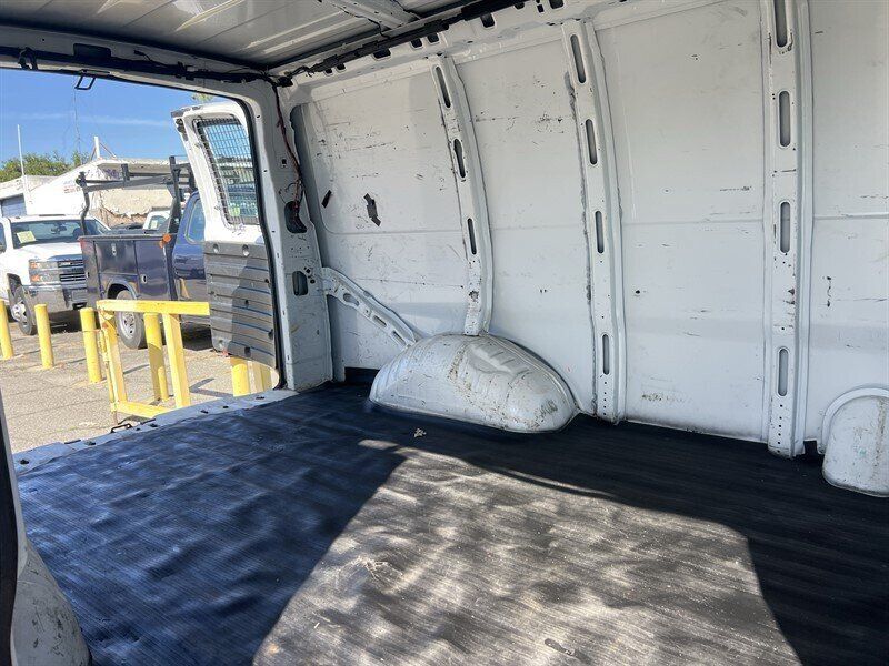Used 2013 GMC Savana 2500 RWD image 12