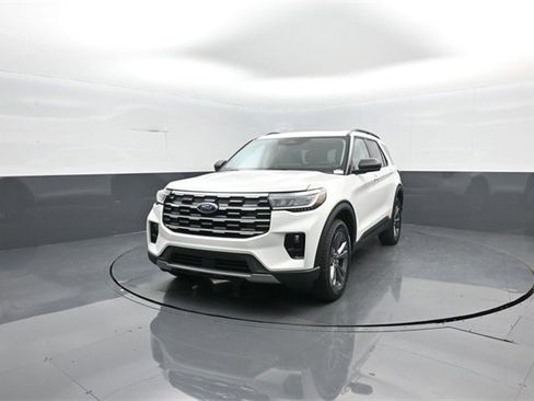 New 2026 Ford Explorer Active w/ Active Comfort Package image 3
