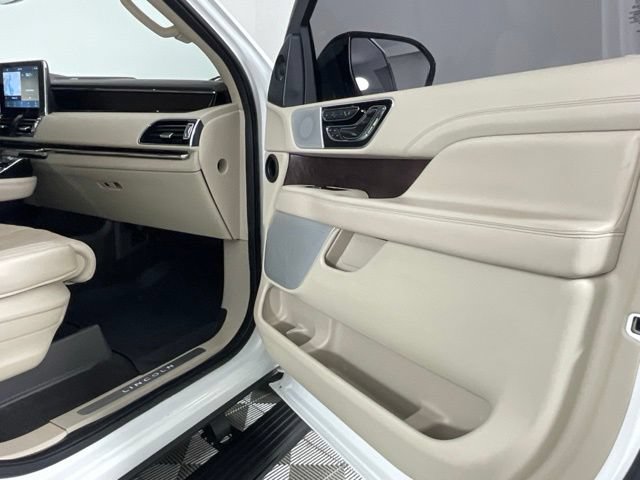 Used 2021 Lincoln Navigator L Reserve w/ Luxury Package AWD/4WD image 22
