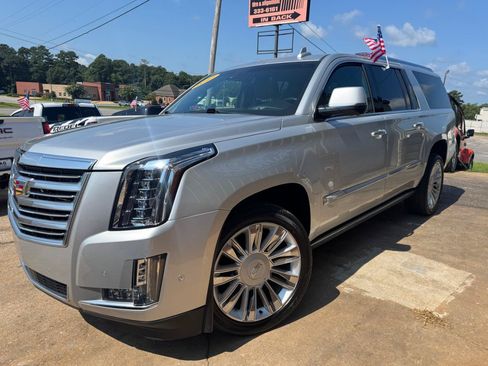 Used 2017 Cadillac Escalade ESV Platinum AWD/4WD image 5