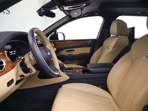 Certified 2024 Bentley Bentayga Extended Wheelbase image 16