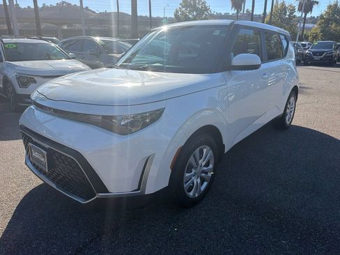 Certified 2023 Kia Soul LX FWD image 1