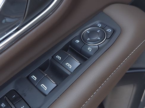 Used 2024 Chevrolet Suburban High Country w/ Advanced Technology Package image 29