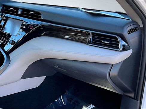 Used 2020 Toyota Camry LE image 21