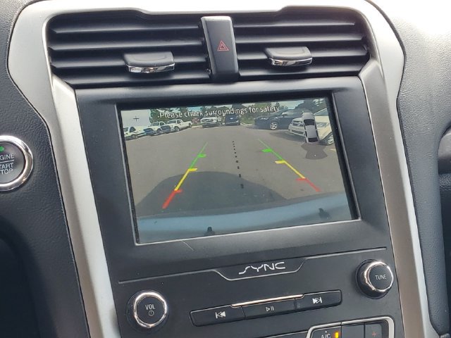 Used 2020 Ford Fusion SE FWD image 21