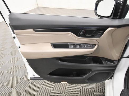 Used 2023 Honda Odyssey Elite image 13