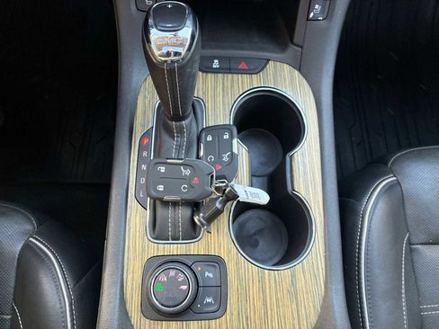 Certified 2019 GMC Acadia Denali image 16