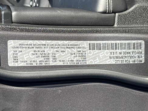 Used 2023 Jeep Grand Cherokee L Laredo image 34