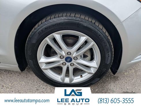 Used 2018 Ford Fusion SE w/ Fusion SE Technology Package FWD image 10