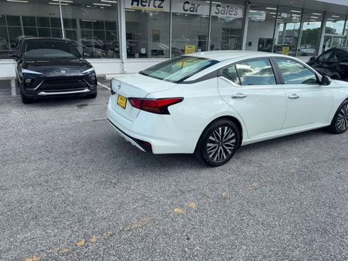 Used 2025 Nissan Altima 2.5 SV FWD image 15