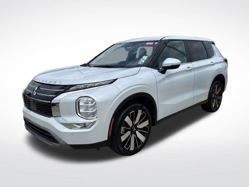 Used 2026 Mitsubishi Outlander SE FWD image 3