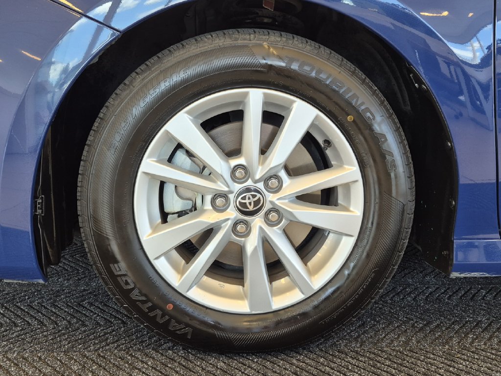 Used 2025 Toyota Camry LE FWD image 12