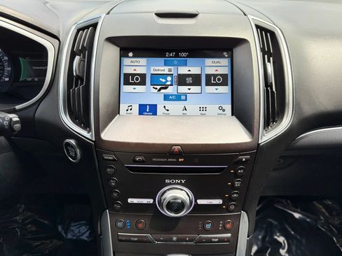 Used 2018 Ford Edge Titanium w/ Equipment Group 302A AWD/4WD image 30