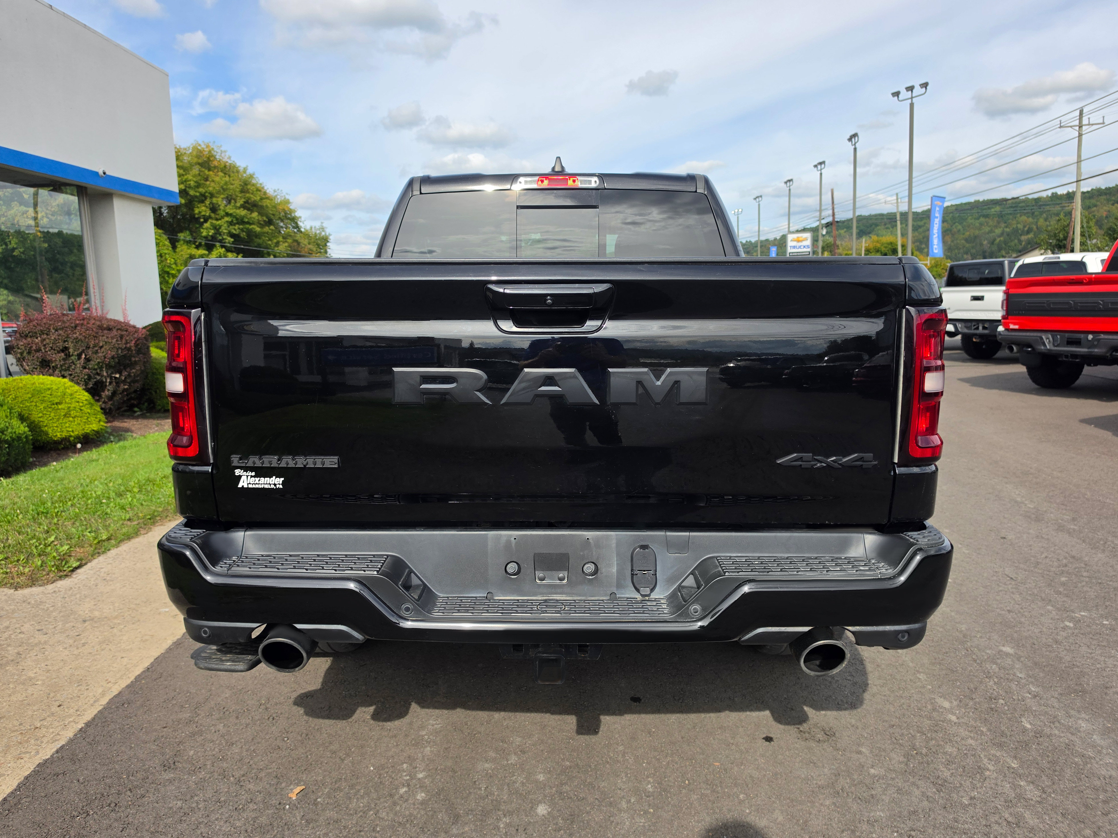 Used 2025 RAM 1500 Laramie w/ Night Edition AWD/4WD image 4