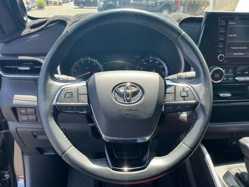 Used 2021 Toyota Highlander XSE AWD/4WD image 9