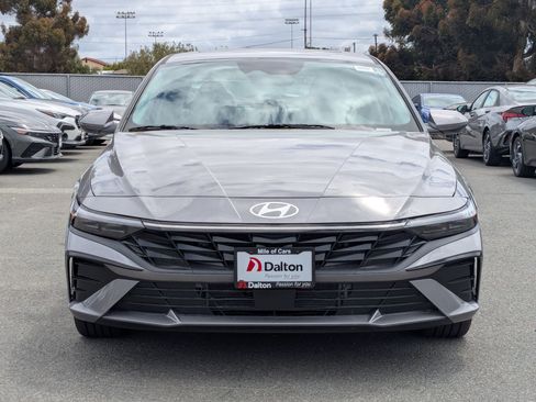 New 2025 Hyundai Elantra Limited image 2