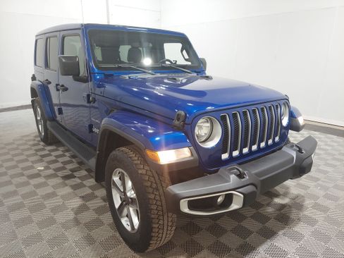 Used 2019 Jeep Wrangler Unlimited Sahara w/ Uconnect 4C Nav & Sound Group AWD/4WD image 4