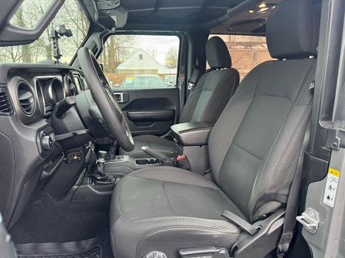 Used 2019 Jeep Wrangler Sport image 10