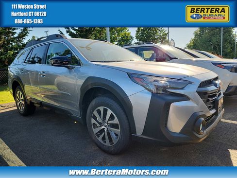 Used 2025 Subaru Outback Premium AWD/4WD image 1