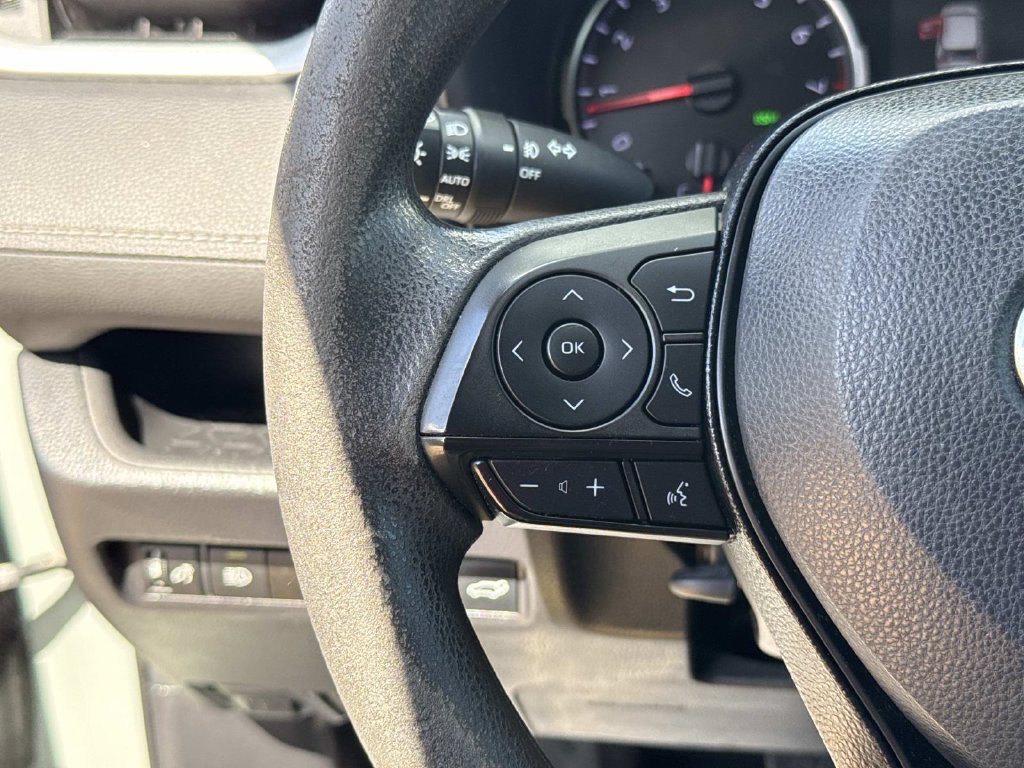 Used 2021 Toyota RAV4 XLE w/ Convenience Package FWD image 41