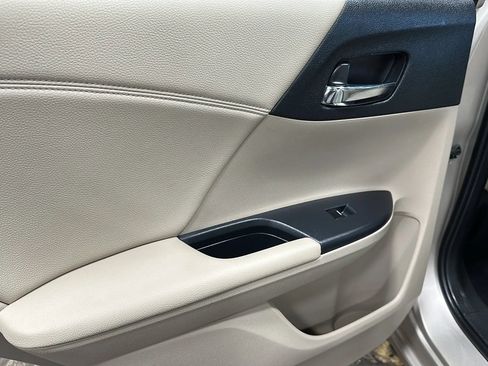 Used 2016 Honda Accord EX image 12