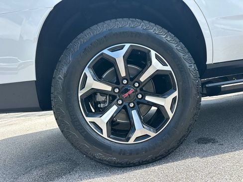 New 2026 GMC Yukon AT4 w/ AT4 Premium Plus Package AWD/4WD image 18