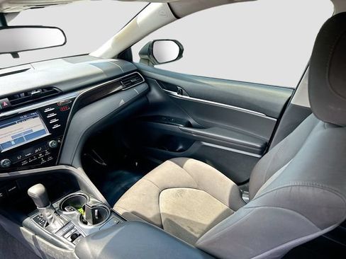 Used 2019 Toyota Camry LE FWD image 5