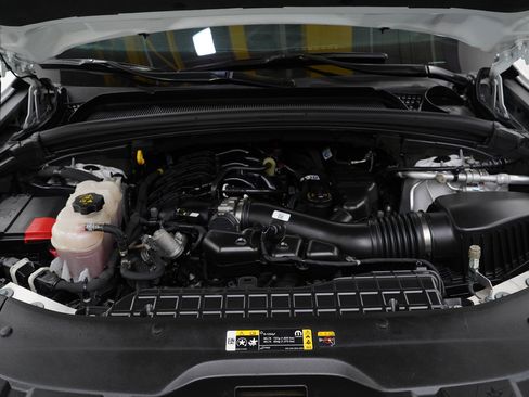 Used 2023 Jeep Grand Cherokee L Laredo image 31