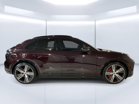 Certified 2024 Porsche Macan Turbo Electric AWD/4WD image 8