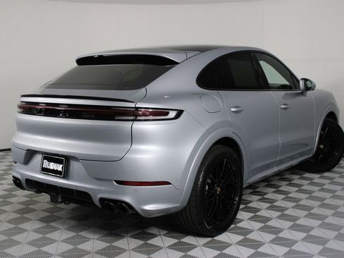 Used 2025 Porsche Cayenne S image 7