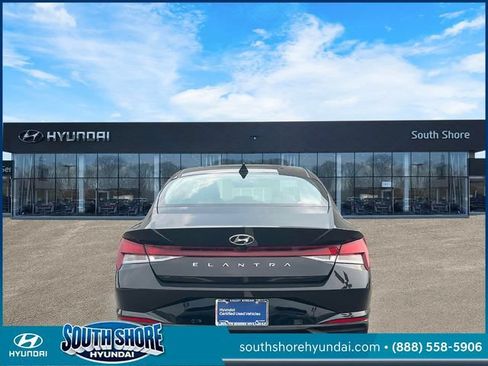 Certified 2021 Hyundai Elantra SEL w/ Cargo Package FWD image 6