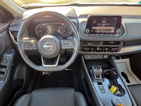 Used 2023 Nissan Rogue SV w/ SV Premium Package image 10