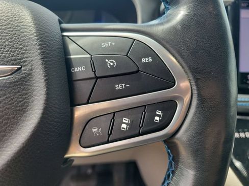 Used 2021 Chrysler Pacifica Touring-L FWD image 33